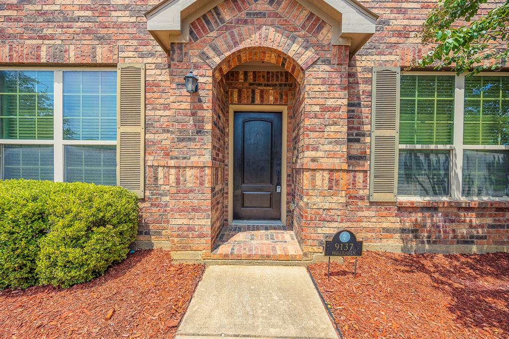 9137 Holiday Lane