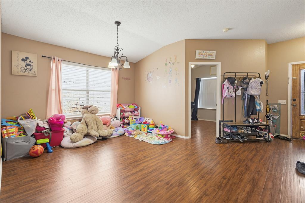 7007 Glenshire Drive