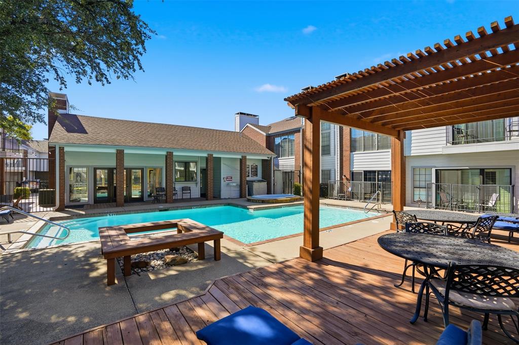 Boardwalk On The Pkwy Condos - Residential Lease