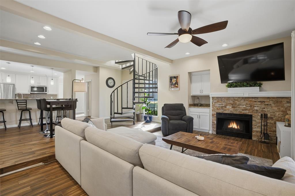 Boardwalk On The Pkwy Condos - Residential Lease