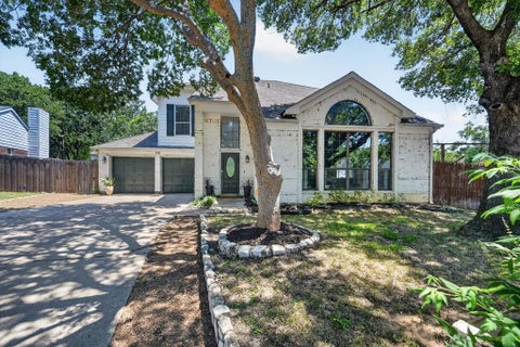 Photo of 519 Fox Creek Court, Denton, TX 76209 (MLS # 21401662)