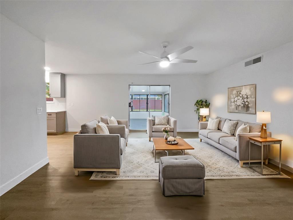 8512 Charing Cross Lane