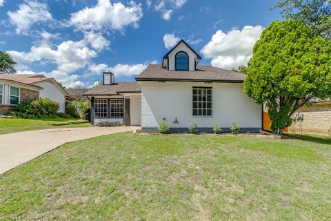 Photo of 10004 Pack Saddle Trail, Fort Worth, TX 76108 (MLS # 21302610)