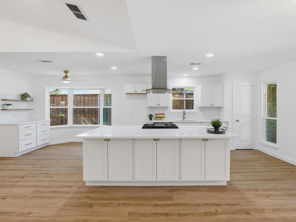 2500 Teakwood Lane