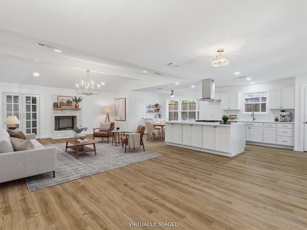 2500 Teakwood Lane