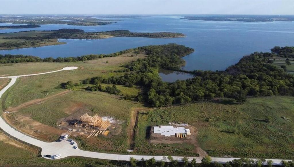 Photo of 1231 Lakeway Drive, Sanger, TX 76266 (MLS # 21268581)