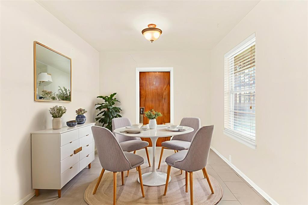 2729 Lockhart Avenue