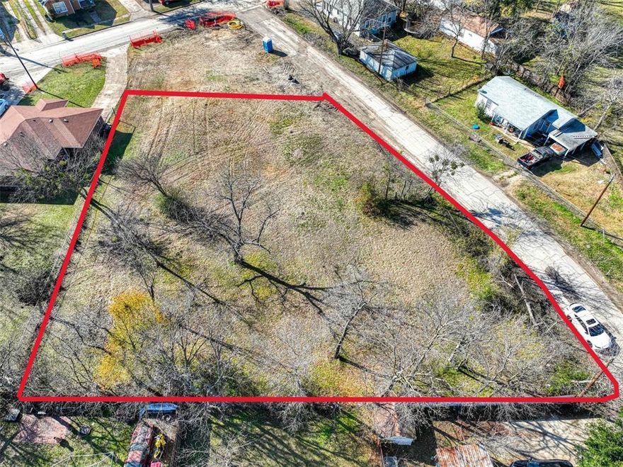 Excellent opportunity to own a large residential lot in the heart of Terrell. Located at 401 Greenwood St, this spacious parcel offers ample room to build a custom single-family home with space for outdoor living, a workshop, or future expansion. The lot’s generous size provides flexibility rarely found in established neighborhoods, making it ideal for homeowners, builders, or investors alike.
Situated within city limits, the property offers convenient access to local schools, shopping, dining, and major roadways while still maintaining a residential feel. Whether you’re looking to design your dream home or secure a sizeable lot for future development, this property presents strong potential in a growing area of Kaufman County.