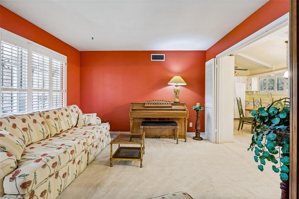 827 Oak Forest Drive