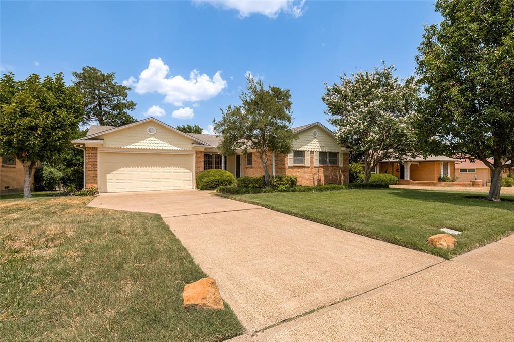 827 Oak Forest Drive