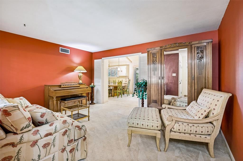 827 Oak Forest Drive