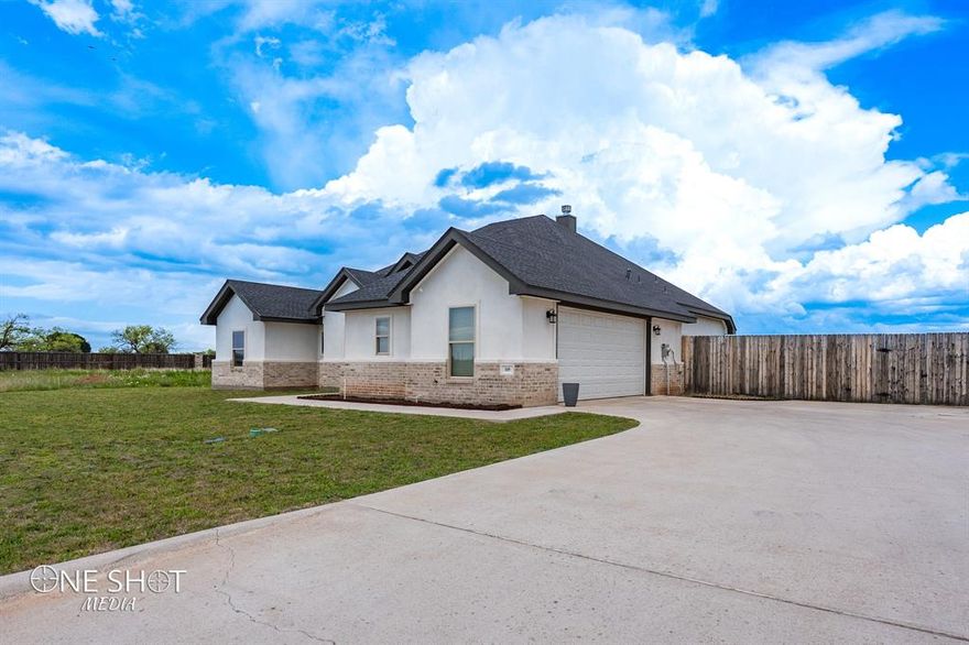 Now offering $10K concessions to buyers. This one has all the charm, and fabulous floorplan. You can cozy up to the wood burning fireplace while you look out the enormous windows into the sizeable backyard. For warmer months you have ample space to put in a pool and a garden, plus more. The tall ceilings and open concept is perfect for hosting or just chilling and binge watching your favorite shows. Bedrooms are on a split floorplan with primary and laundry room on southside 3 guest bedrooms and bathroom on north side. The kitchen includes granite counters, subway tiles and island as well as under cabinet lighting. There is even room for a coffee bar. The generous sized primary bedroom has a gorgeous accent wall. The ensuite includes soaking tub and walk-in closet with nice built-ins. You can access the laundry room from the primary bathroom as well, so convenient! The entry bench off the garage is a must have. Garage door is 5 panels. Front and back sprinklers. Virtual TOUR Avail.