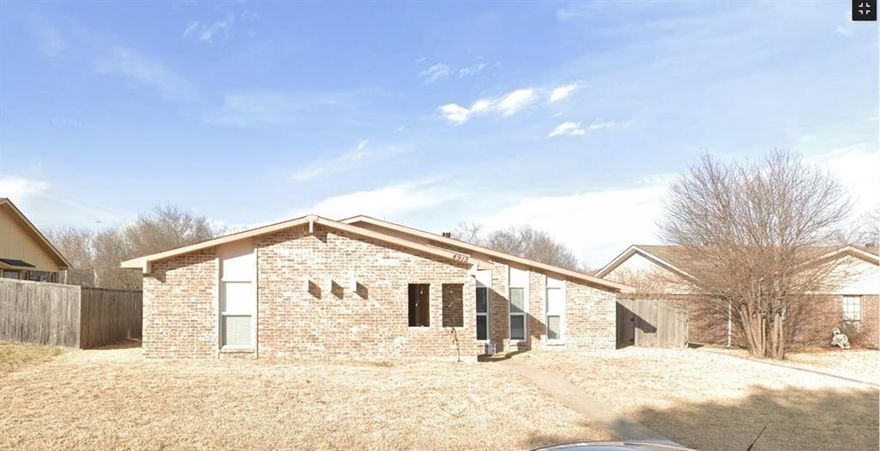 Beautifull three-bedroom house move-in ready. The spacious layout is perfect for comfortable living. This property has 3 bedrooms, 2 bathrooms and approximately 1,961 sqft of floor space. This property has a lot size of 0.30 acres .This single-family home features an eat-in kitchen is equipped with Built-in breakfast bar. The formal dining room creates an excellent space for entertaining guests or enjoying quality time with loved ones. The additional bedrooms share access to the secondary bathroom and have walk-in closets. Large back yard with fence and a covered patio very convenient for outside cooking and perfect for entertaining. The long driveway has plenty of room for additional parking. Near to Lake Ray Hubbard and quick access to I30 and George Bush toll road 190.