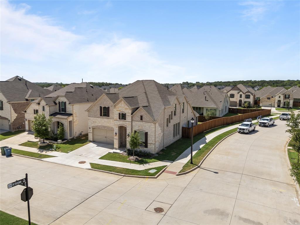 300 Foxglove Hill