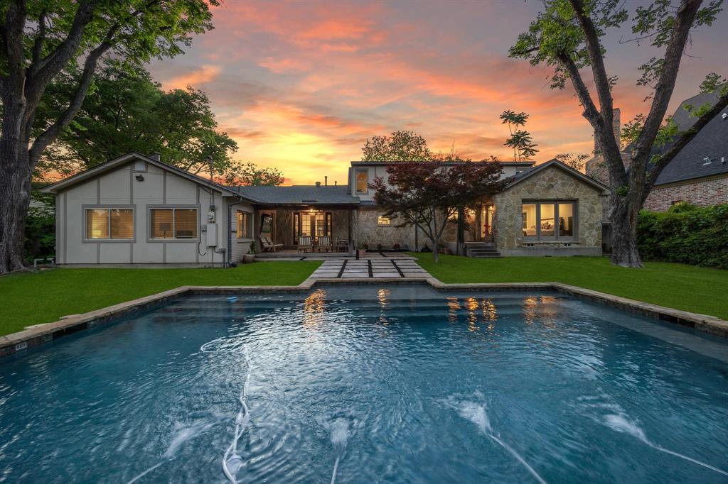 8438 San Benito Way