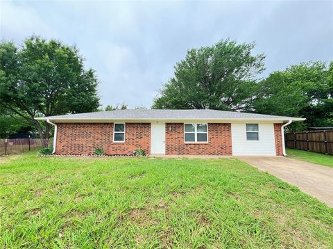 Photo of 114 Southmanor Court, Sanger, TX 76266 (MLS # 21254866)