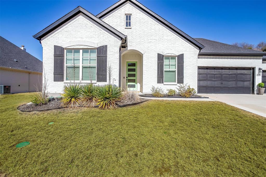 223 E Furlong