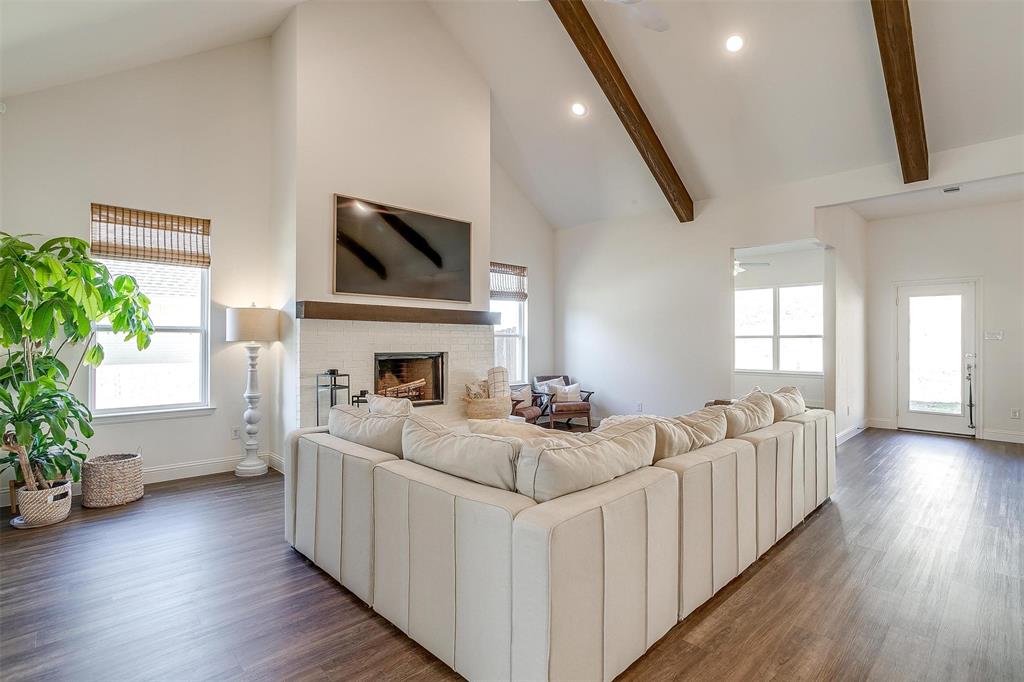 223 E Furlong