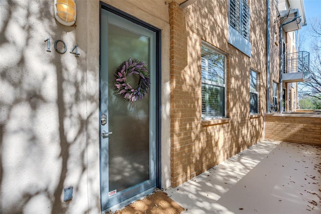 3922 Gilbert Avenue 104