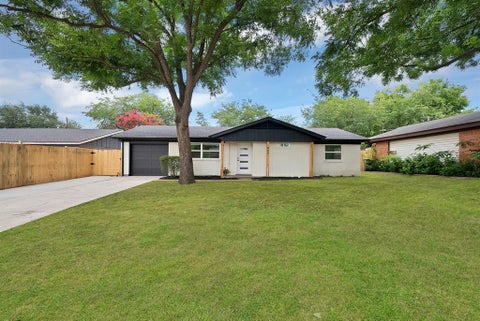 Photo of 807 Hillcrest Drive, Arlington, TX 76010 (MLS # 21310347)