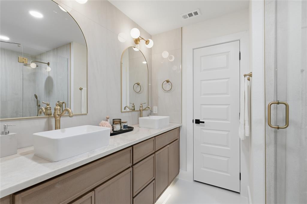 Lincoln Manor - Residential