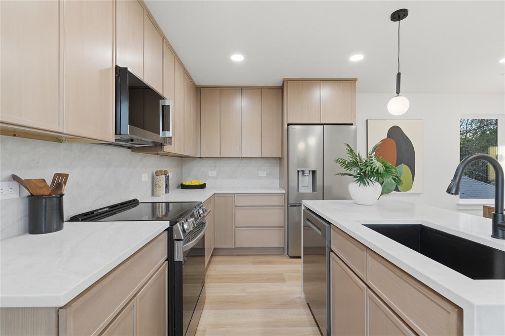 Lincoln Manor - Residential