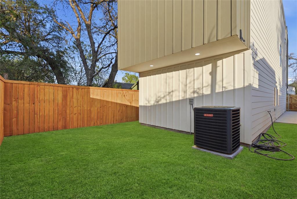 Lincoln Manor - Residential