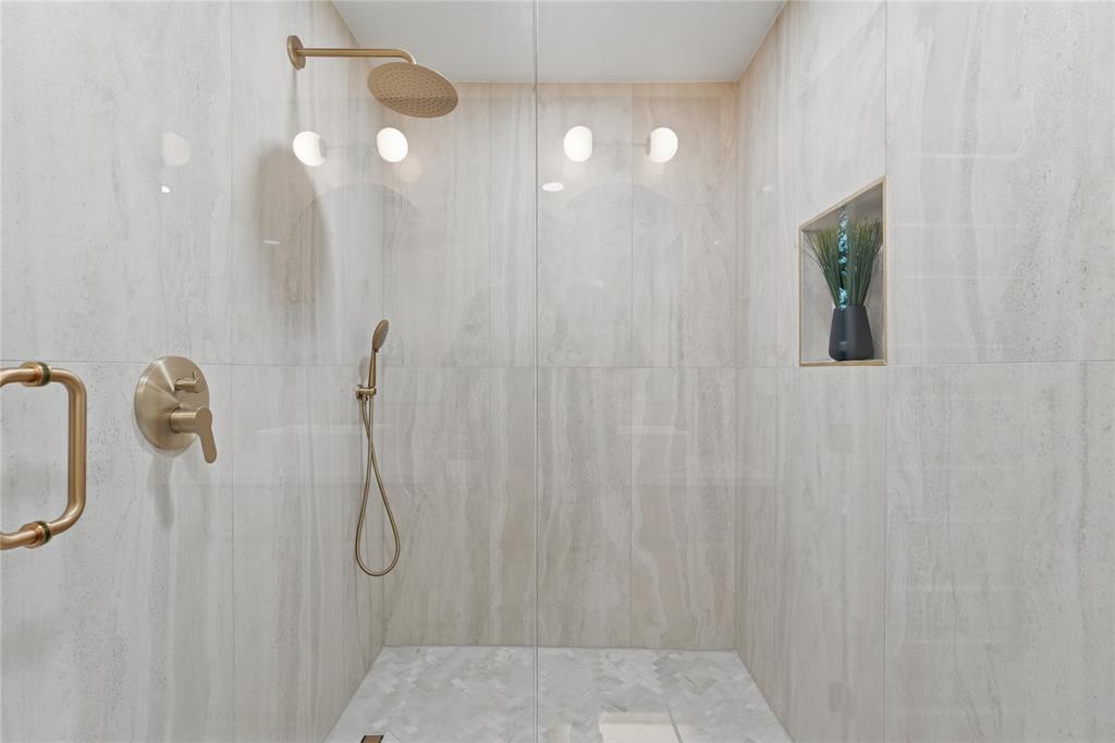 Lincoln Manor - Residential