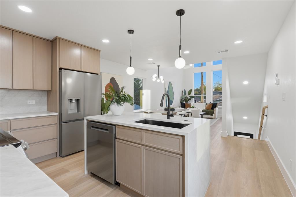 Lincoln Manor - Residential