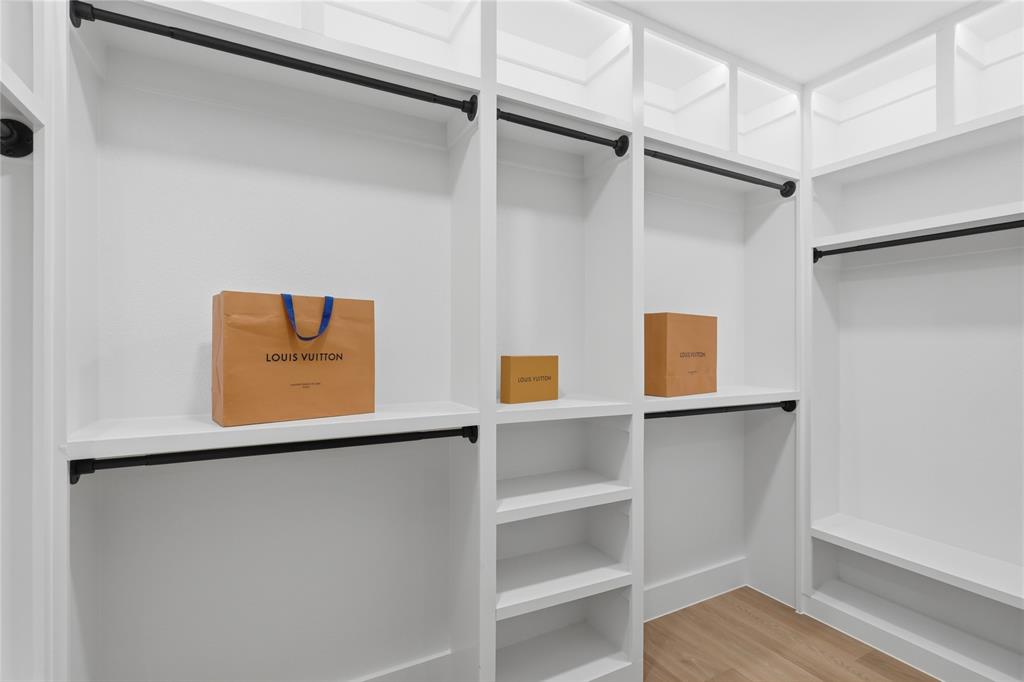 Lincoln Manor - Residential