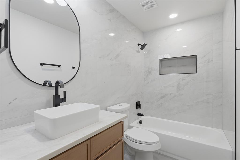 Lincoln Manor - Residential