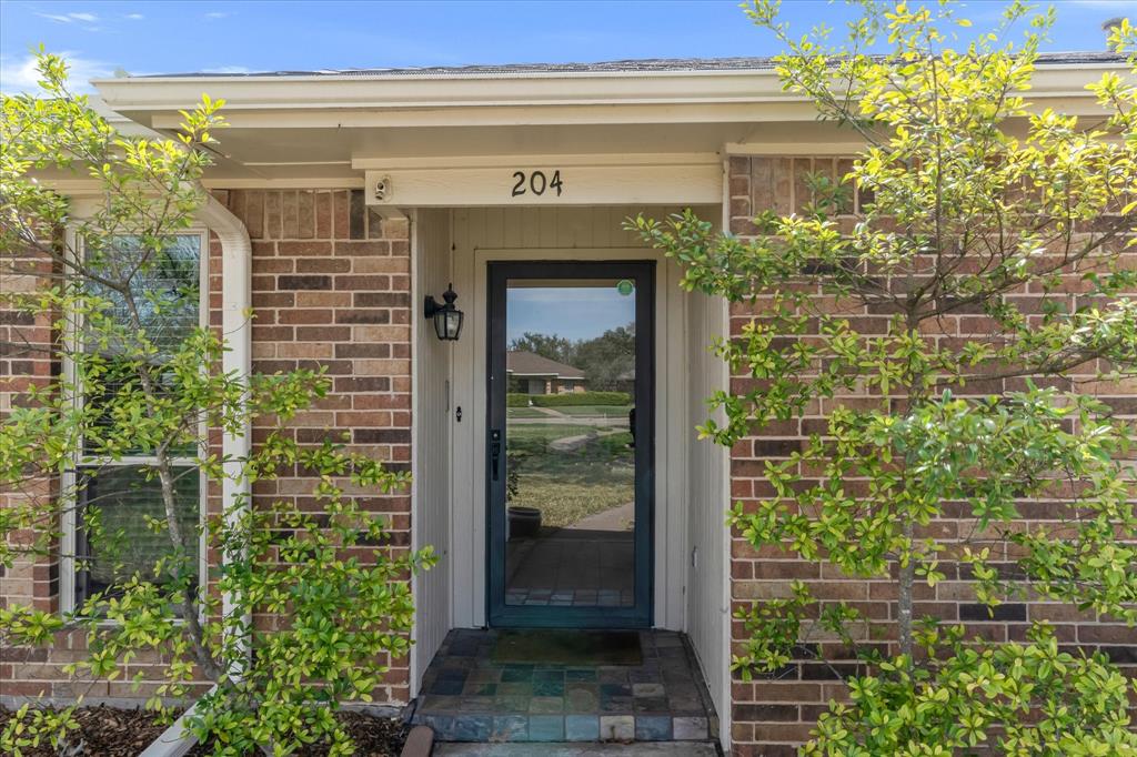 204 Willowcrest Drive