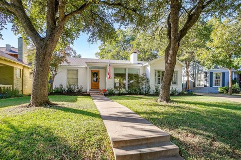 Photo of 2121 Weatherbee Street, Fort Worth, TX 76110 (MLS # 21094632)