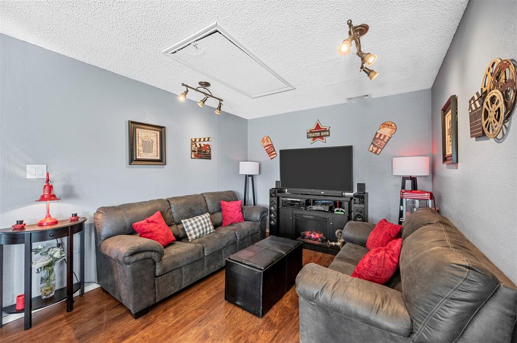 Red Oak, Texas 75154, United States, 3 Bedrooms Bedrooms, ,2 BathroomsBathrooms,Residential,Pending,83350