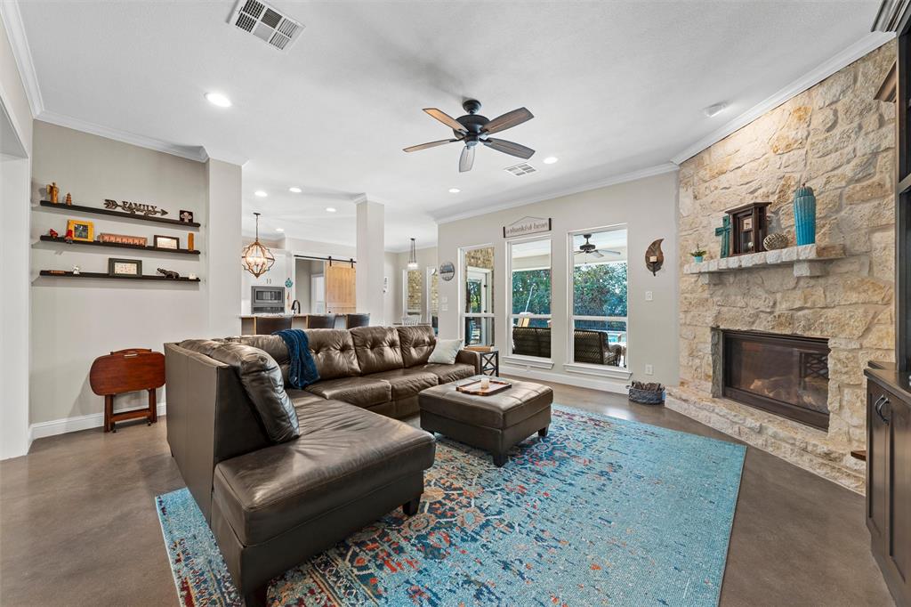 580 Whispering Oaks