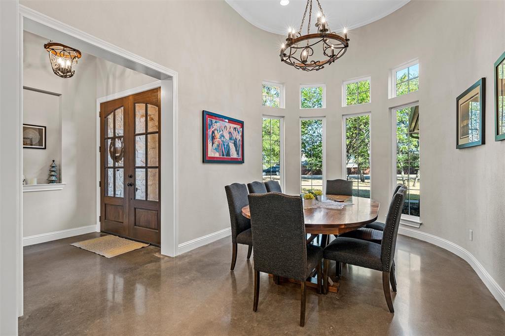 580 Whispering Oaks