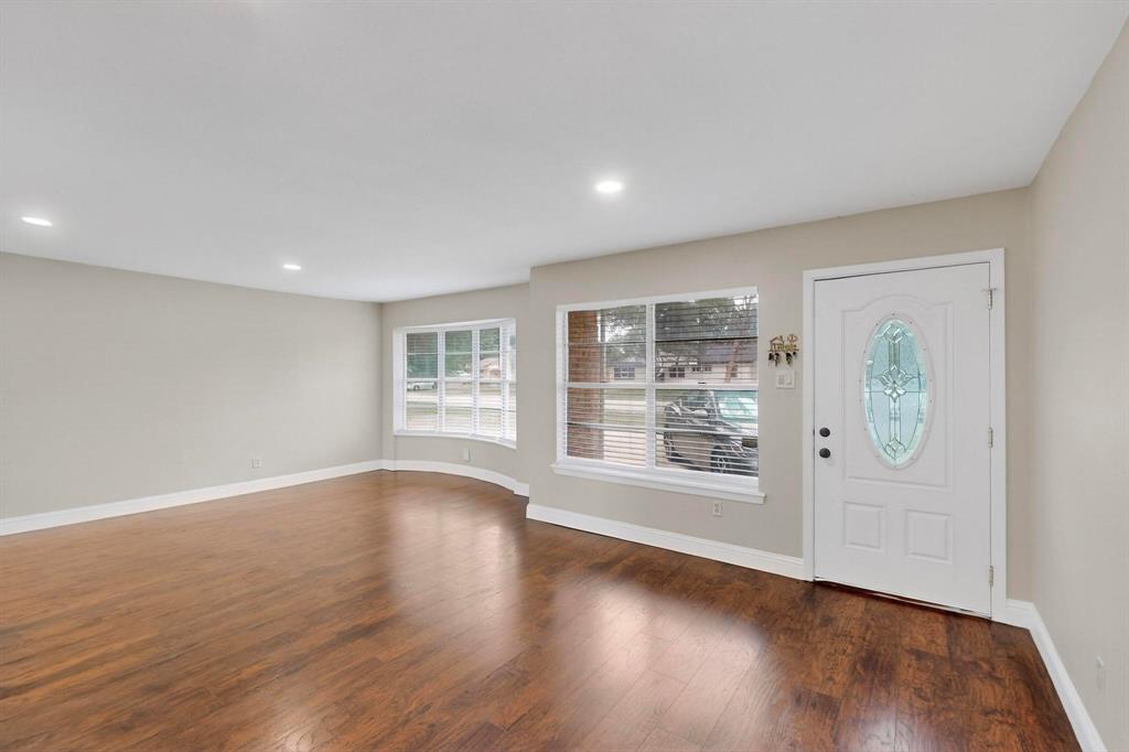 2717 W Rochelle Road