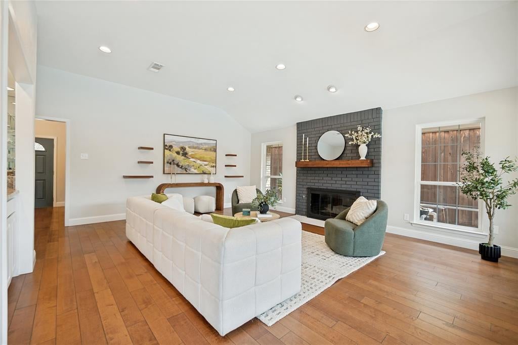 6204 La Cosa Drive