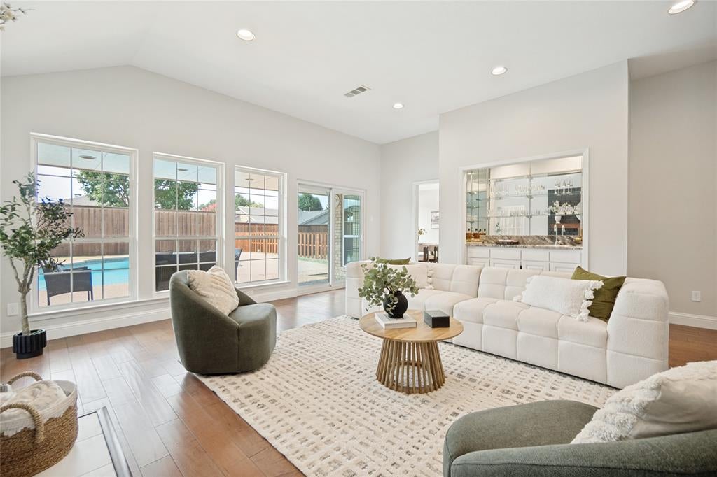 6204 La Cosa Drive
