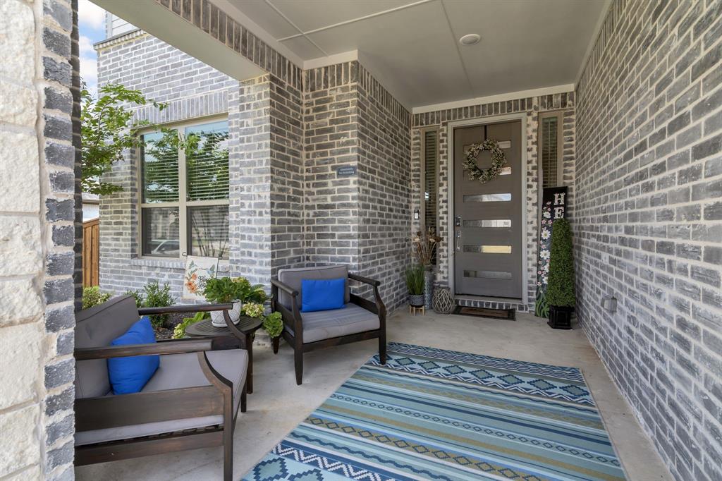 1613 Thunderbird Drive