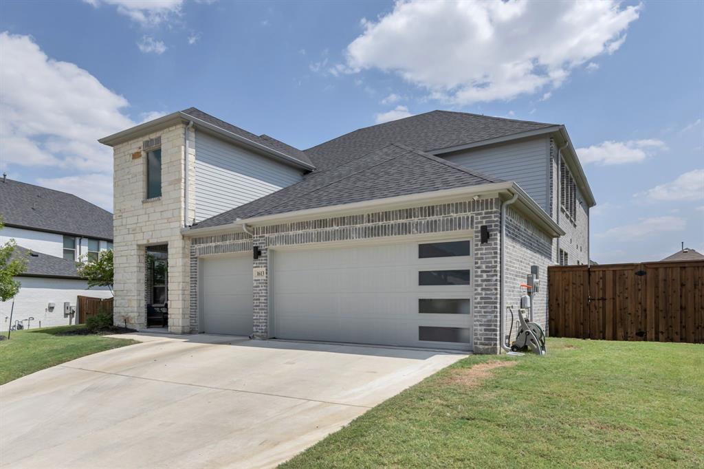 1613 Thunderbird Drive