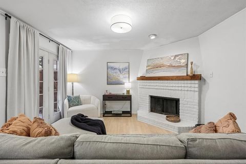 Photo of 5200 Martel Avenue #24B, Dallas, TX 75206 (MLS # 21341348)
