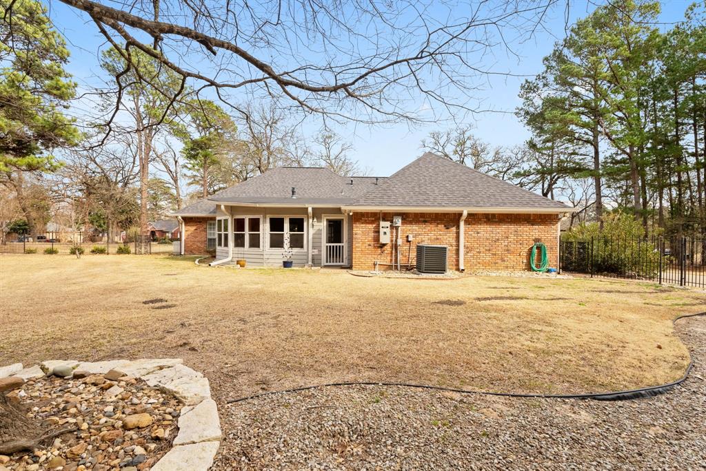 MINEOLA - Residential