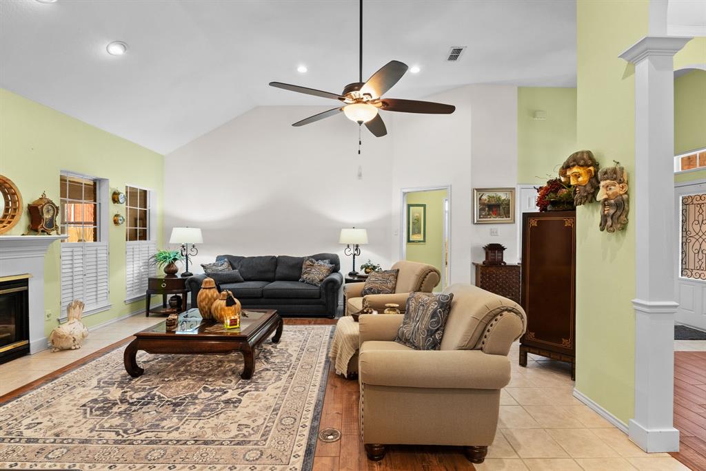 MINEOLA - Residential