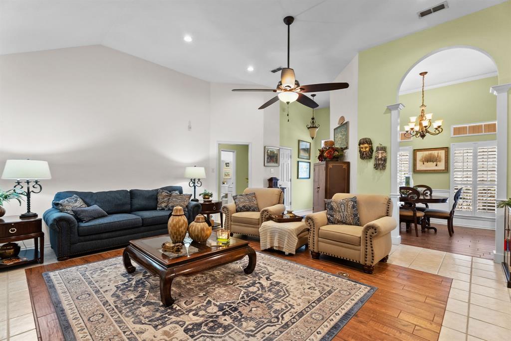 MINEOLA - Residential