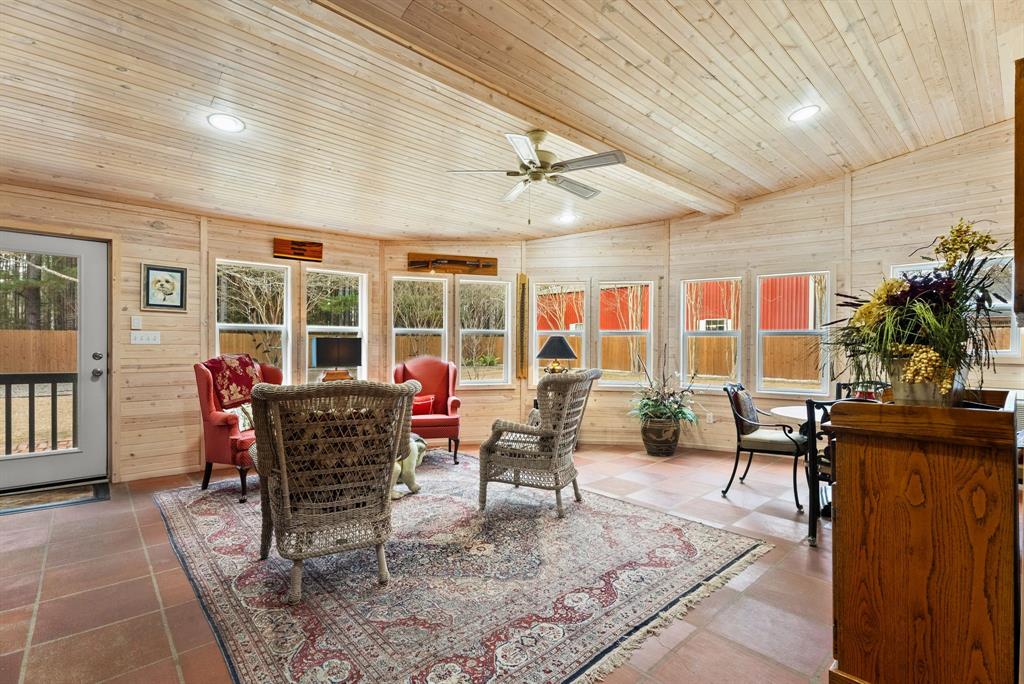 MINEOLA - Residential