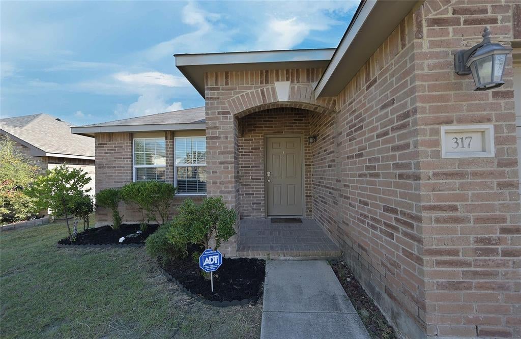 Photo of 317 Chalkstone Drive, Fort Worth, TX 76131 (MLS # 21419027)
