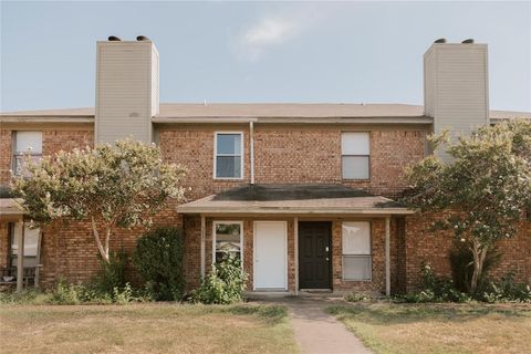 Photo of 5833 Shadydell Drive, Fort Worth, TX 76135 (MLS # 21273388)