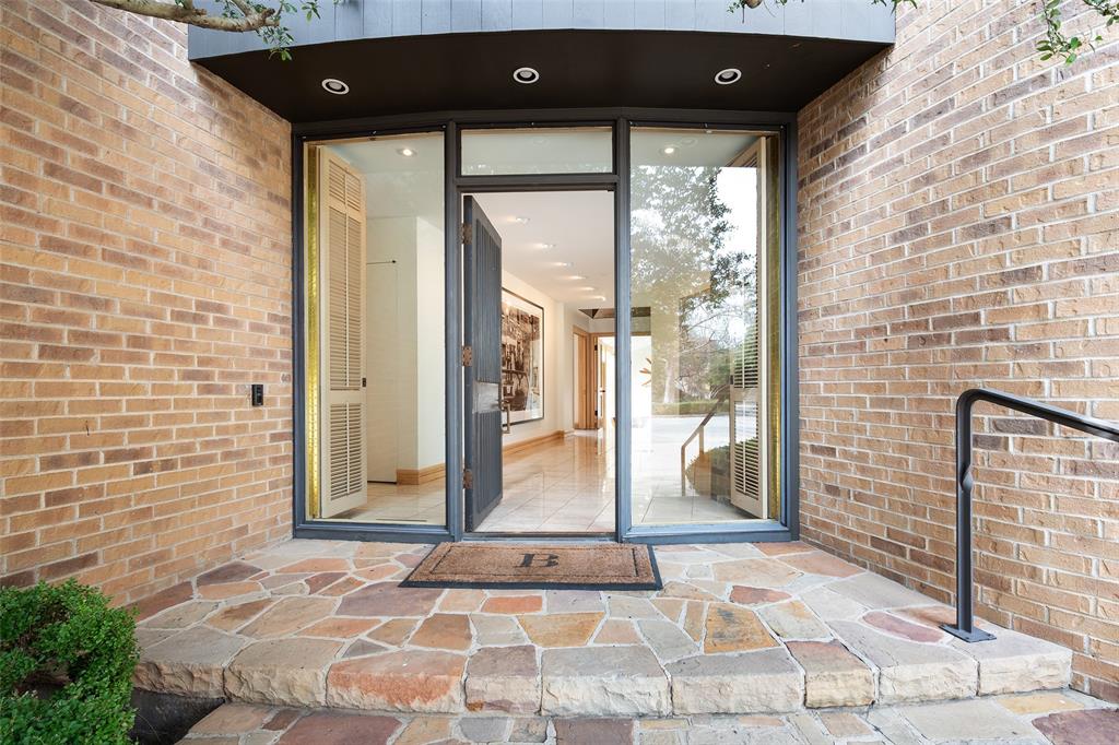 12 Royal Way