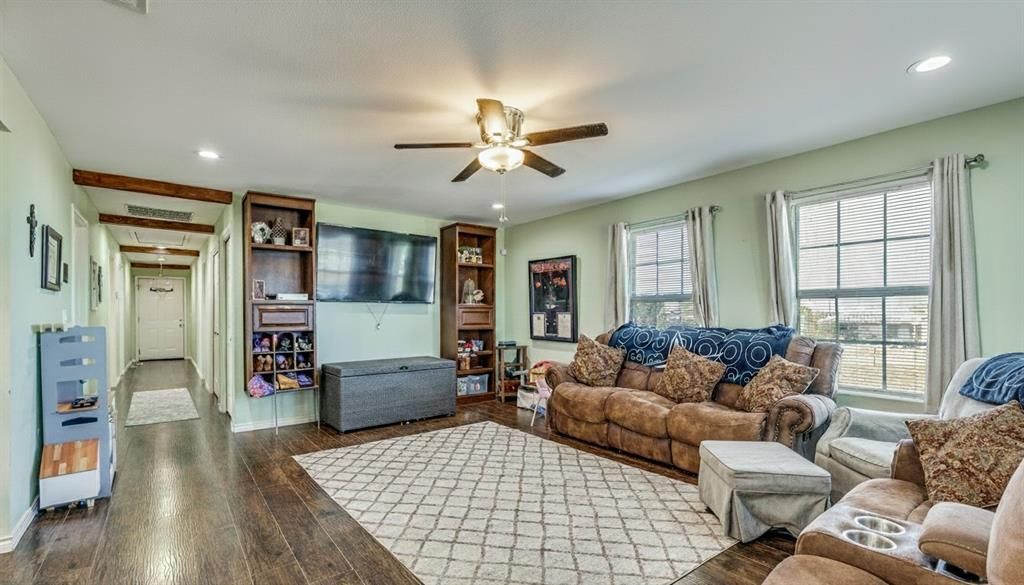 Photo of 113 Mccrae Lane, Boyd, TX 76023 (MLS # 21252069)